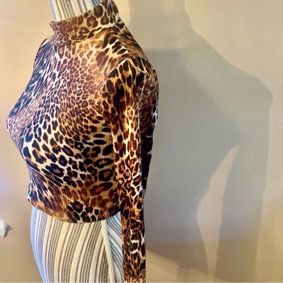 NWT FashionNova Crop Top Small Leopard Animal Print Stretchy Ribbed Long Sleeve - Picture 4 of 12